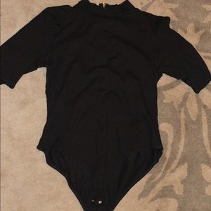 black shortsleeve body suit